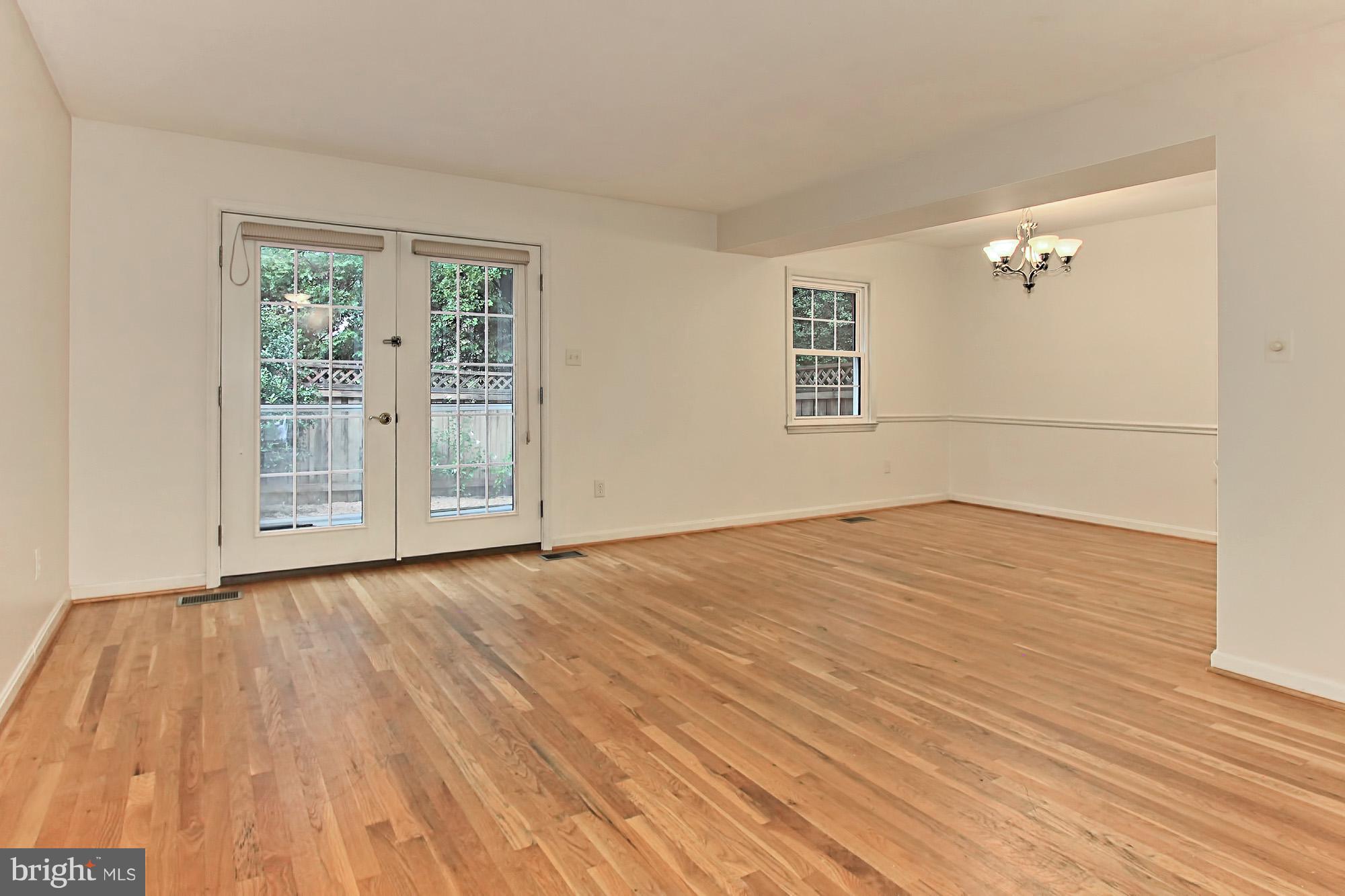 9710 Ranger Road Fairfax, VA 22030 - Photo 4 of 30 Living Room