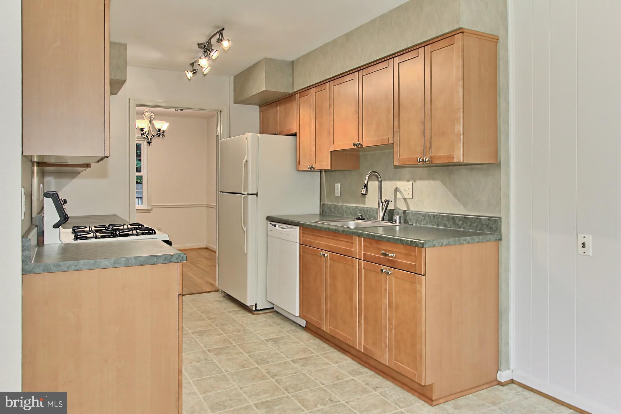9710 Ranger Road Fairfax, VA 22030 - Photo 8 of 30 Kitchen