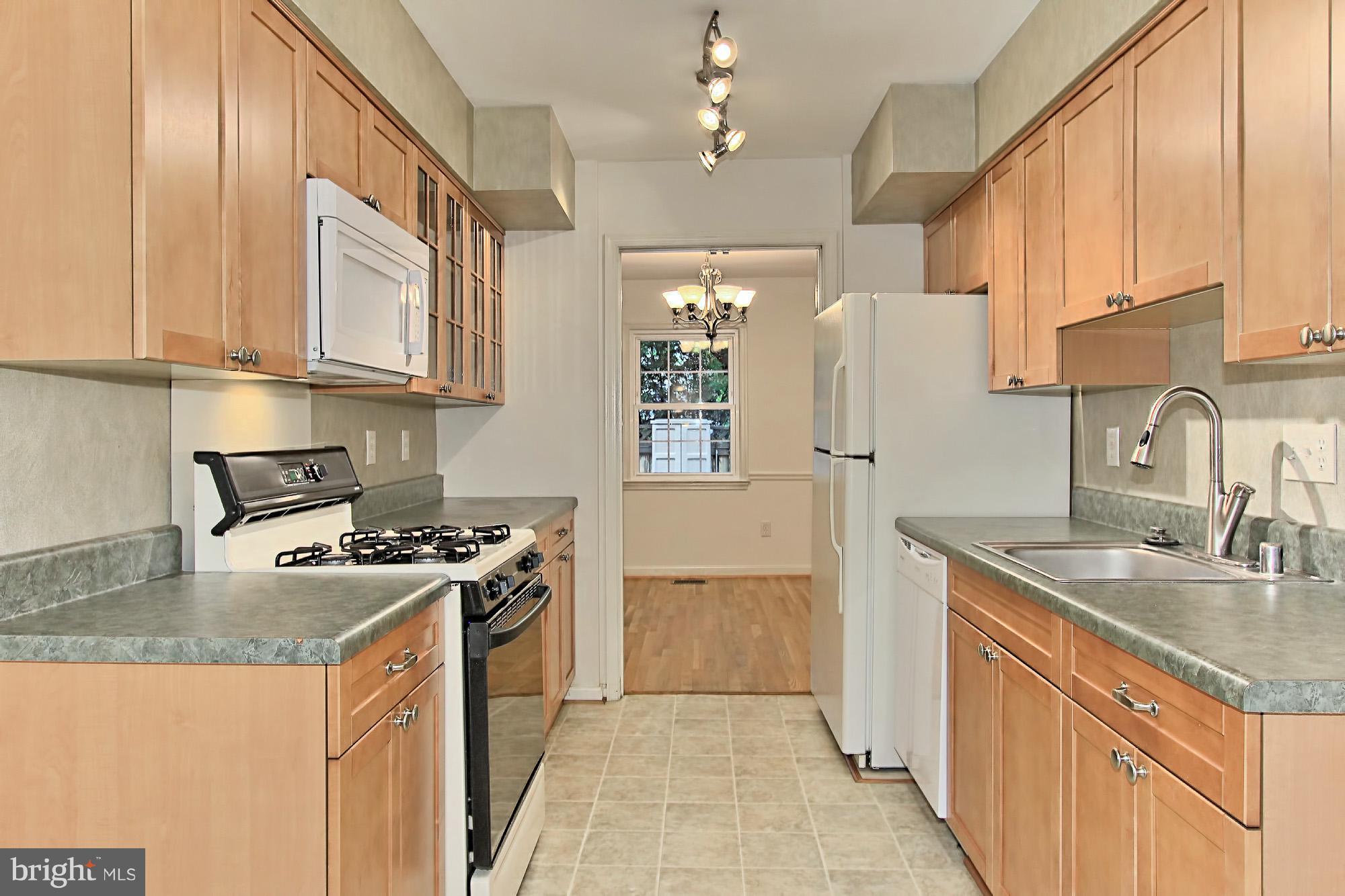 9710 Ranger Road Fairfax, VA 22030 - Photo 9 of 30 Kitchen
