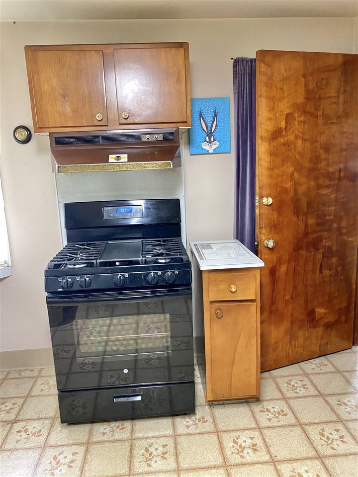 352 South Trumbull Road Bay City, MI 48708 - Photo 4 of 23