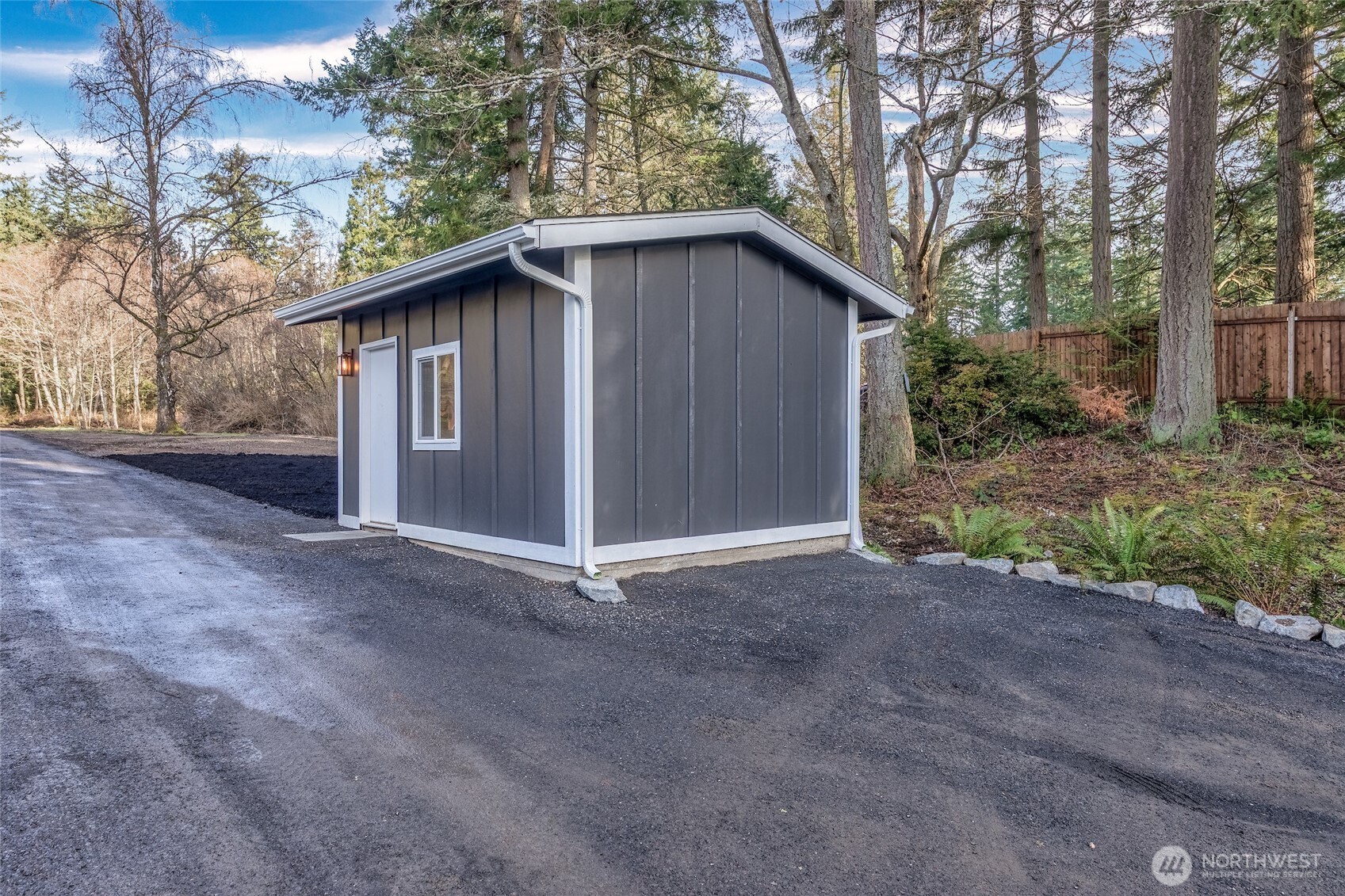 11828 Cove Road Southwest Vashon, WA 98070 - Photo 23 of 37 Gallery Image 23