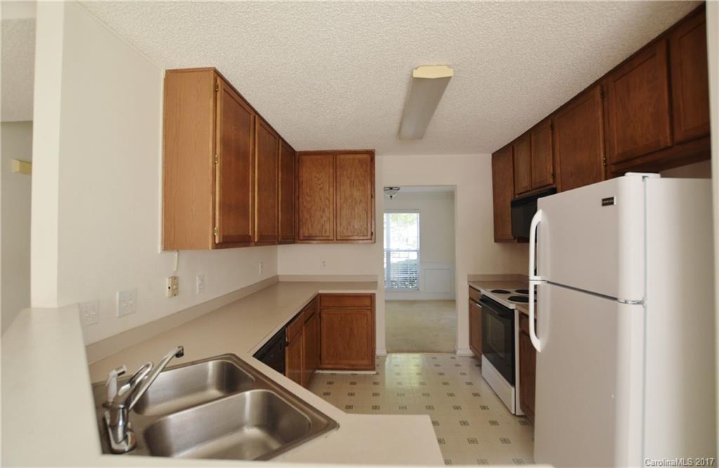 12528 Cardinal Point Road Charlotte, NC 28269 - Photo 3 of 16 Gallery Image 3