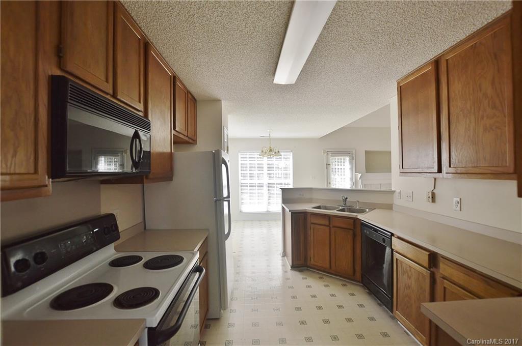 12528 Cardinal Point Road Charlotte, NC 28269 - Photo 4 of 16 Gallery Image 4