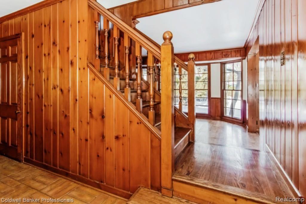 240 Vendome Road Grosse Pointe, MI 48236 - Photo 3 of 33 007-Foyer-1461207-mls.jpg