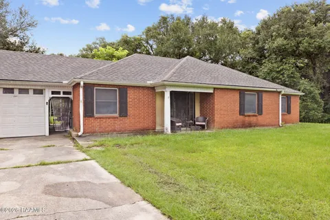 $325,000 | 2518 West Willow Street, Scott, LA 70583