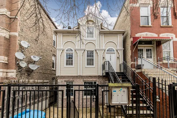 $2,400 | 1249 North Cleaver Street, Unit G, Chicago, IL 60642