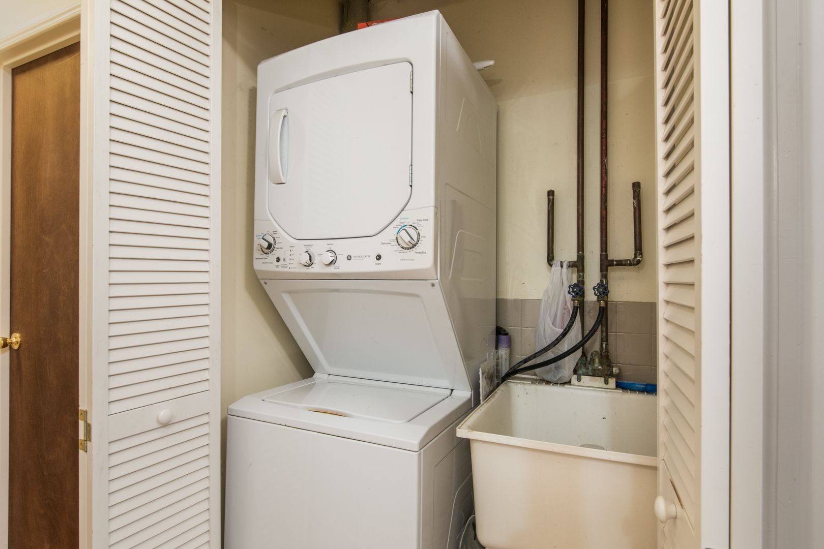 1249 North Cleaver Street, Unit G Chicago, IL 60642 - Photo 13 of 21 a utility room with dryer and washer