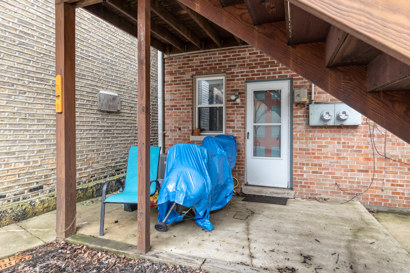1249 North Cleaver Street, Unit G Chicago, IL 60642 - Photo 15 of 21 a view of a porch with a table and chairs