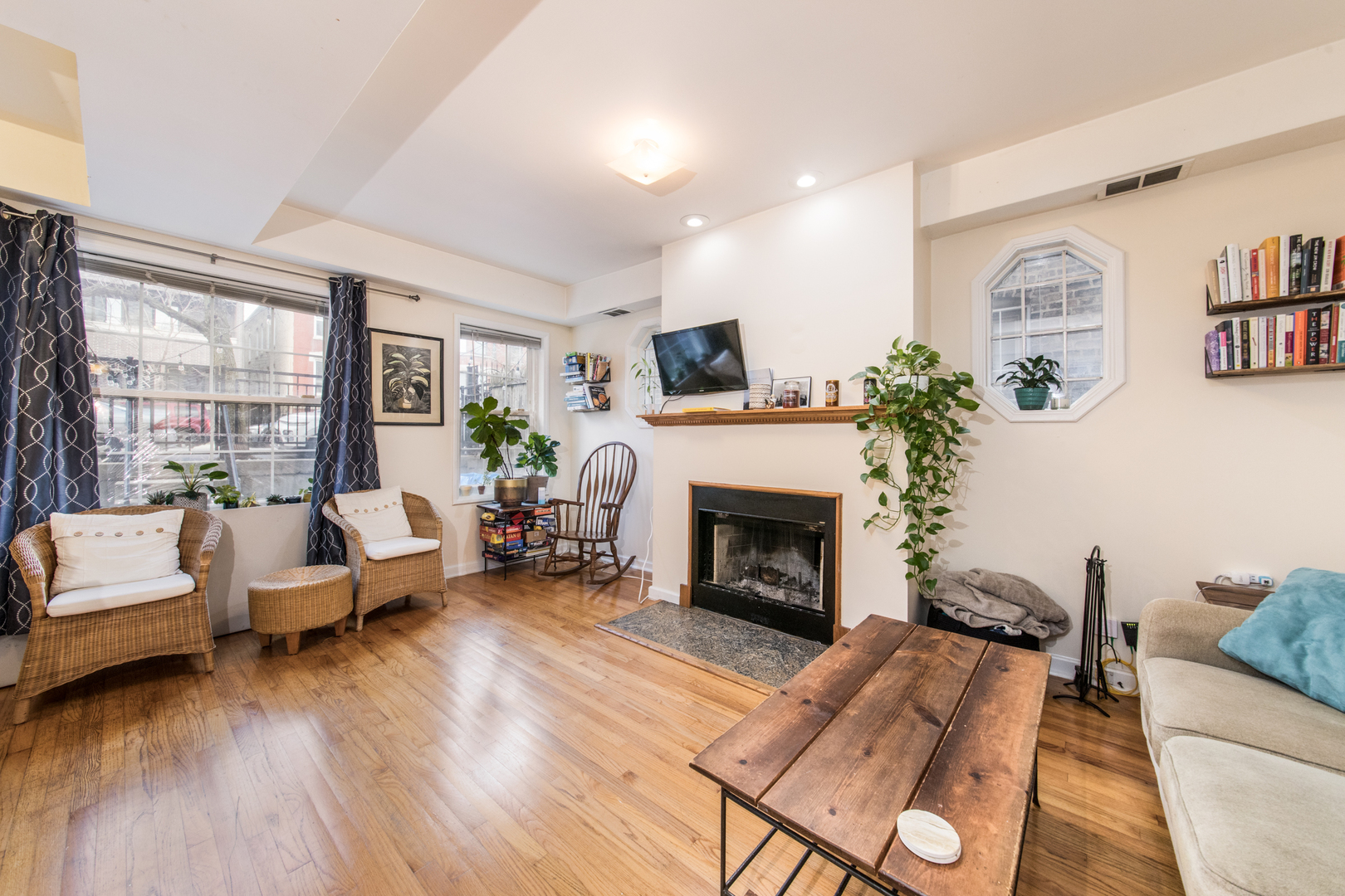 1249 North Cleaver Street, Unit G Chicago, IL 60642 - Photo 5 of 21 a living room with furniture or fireplace and a wooden floor