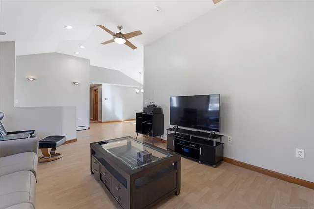 $559,900 | 827 Thompson Road, Thompson, CT 06277