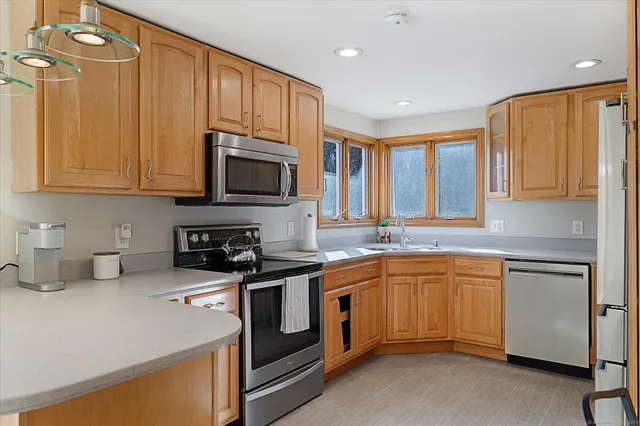 $559,900 | 827 Thompson Road, Thompson, CT 06277