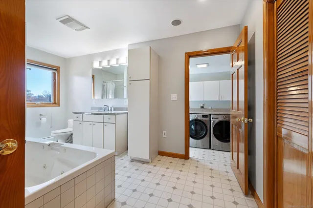 $559,900 | 827 Thompson Road, Thompson, CT 06277