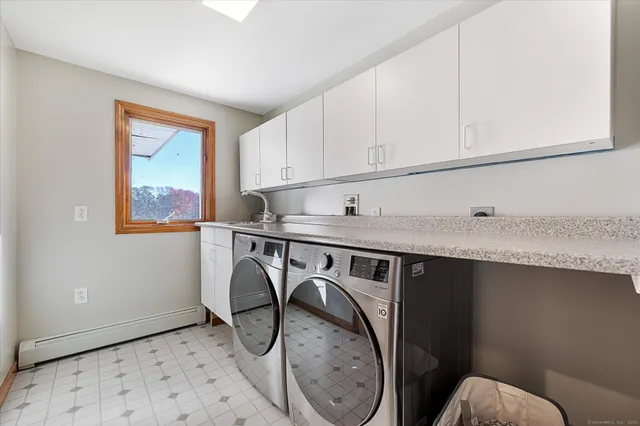 $559,900 | 827 Thompson Road, Thompson, CT 06277