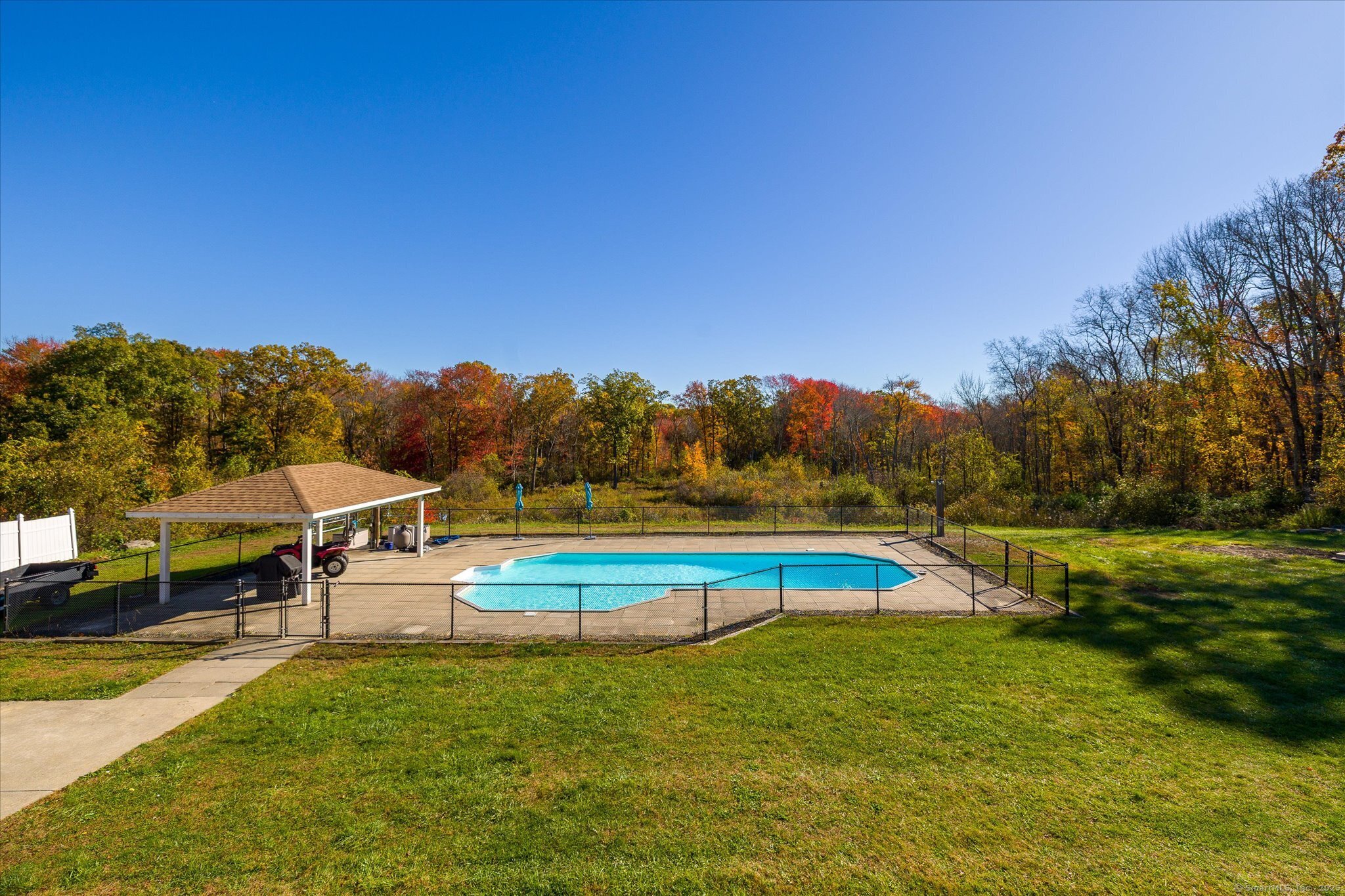 827 Thompson Road Thompson, CT 06277 - Photo 4 of 39