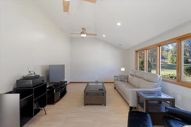 $559,900 | 827 Thompson Road, Thompson, CT 06277