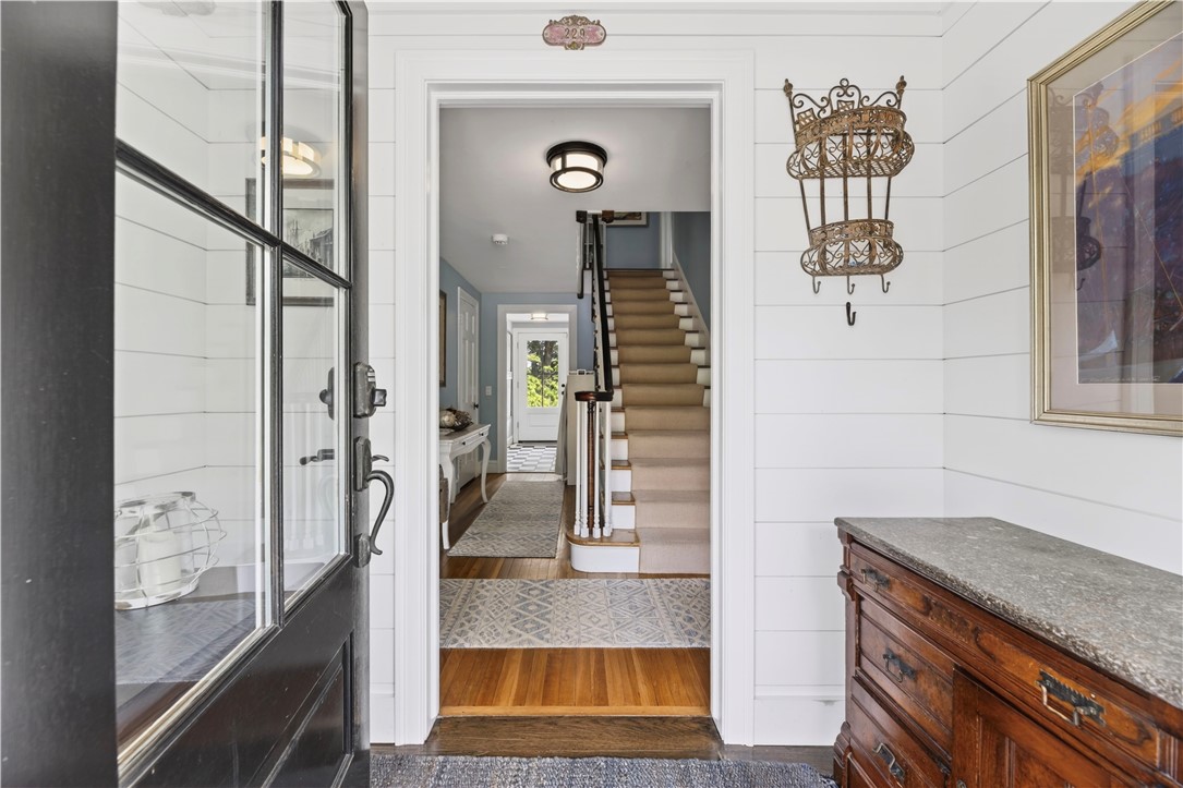 229 Shore Road Westerly, RI 02891 - Photo 6 of 40
