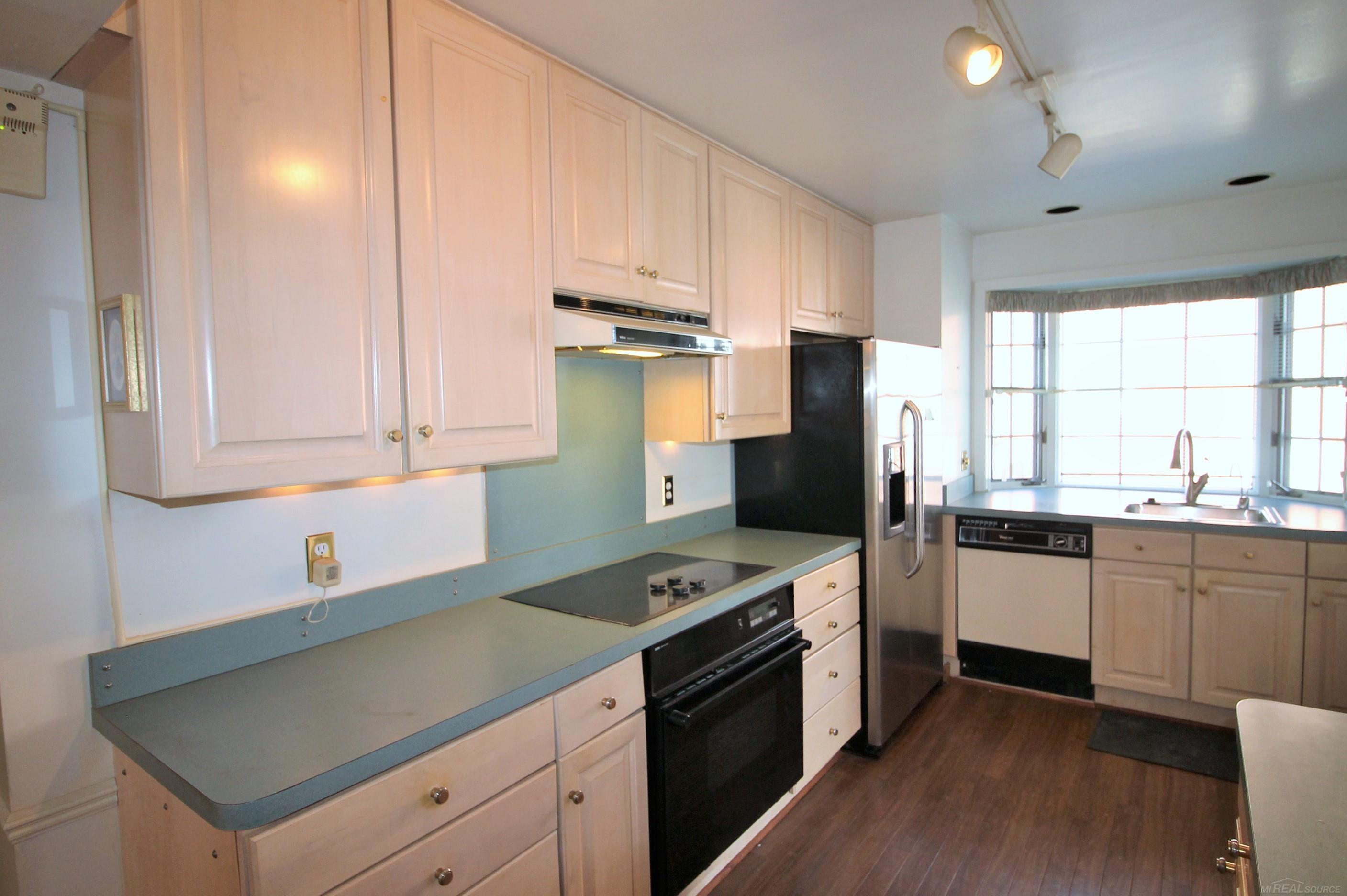 307-309 Rivard Boulevard Grosse Pointe, MI 48230 - Photo 9 of 41 50135199-829f6b38-b592-47ed-9719-dbb21597adc9.JPG