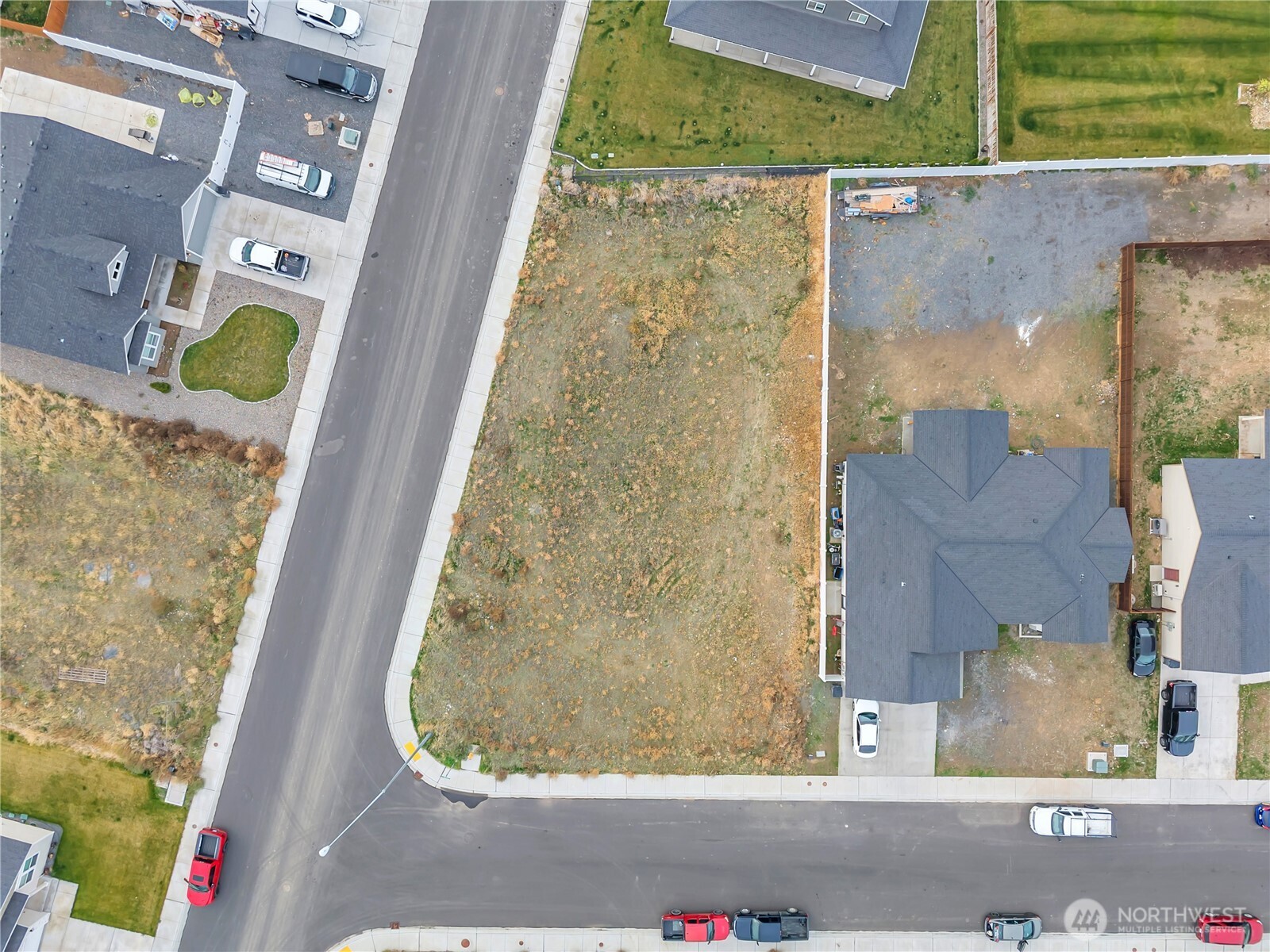 2399 Cascade Street Ephrata, WA 98823 - Photo 1 of 6 a view of a bathroom with a tub