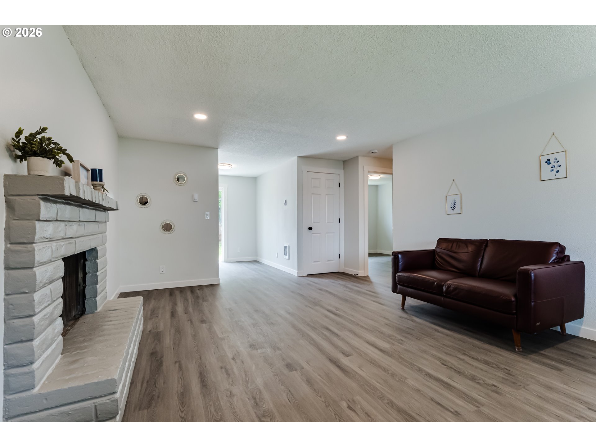 236-238 South 35th Street Springfield, OR 97478 - Photo 3 of 21 Living Room