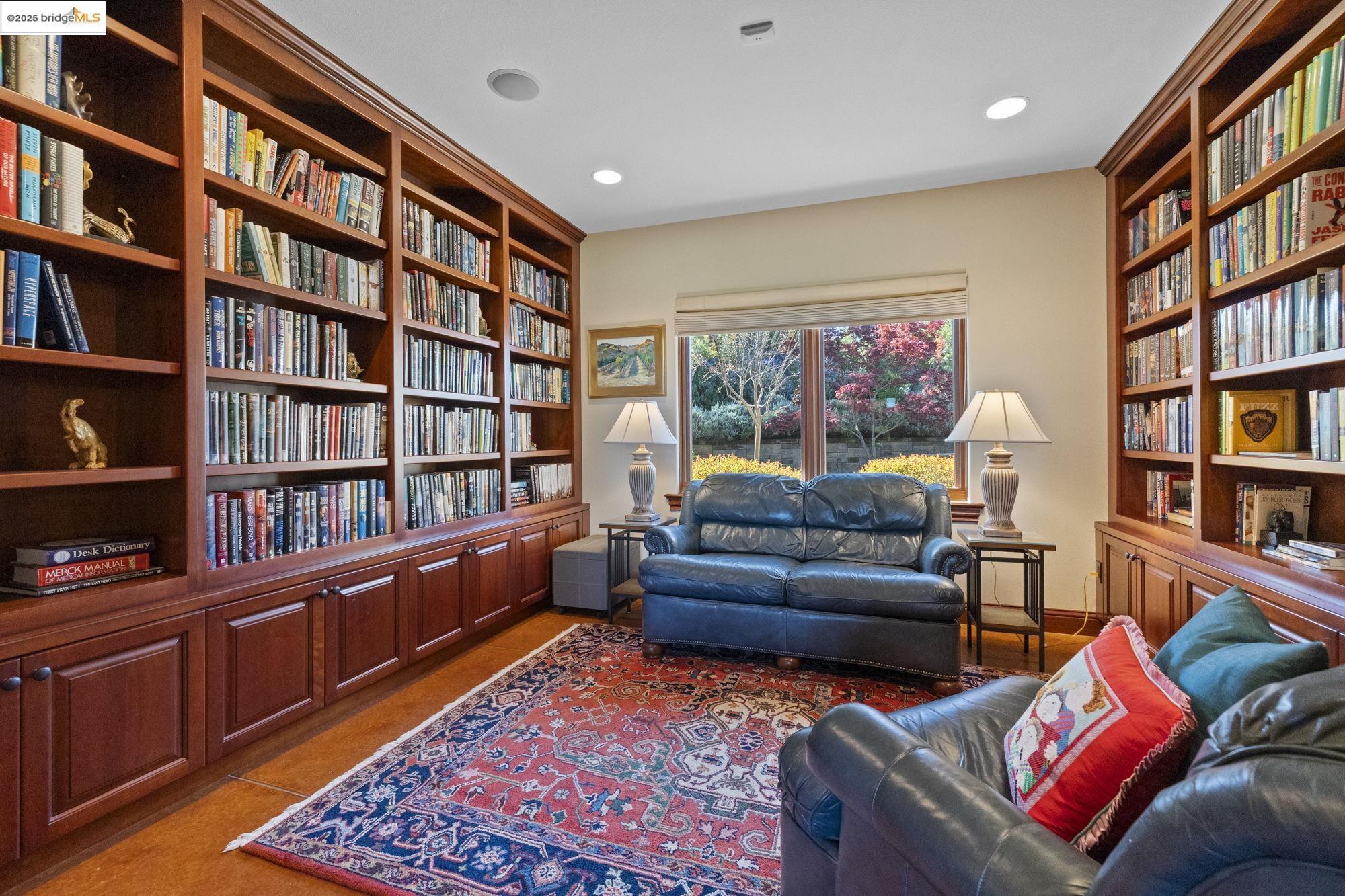 10270 Slate Rim Road Sonora, CA 95370 - Photo 33 of 55 a living room with furniture and a book shelf