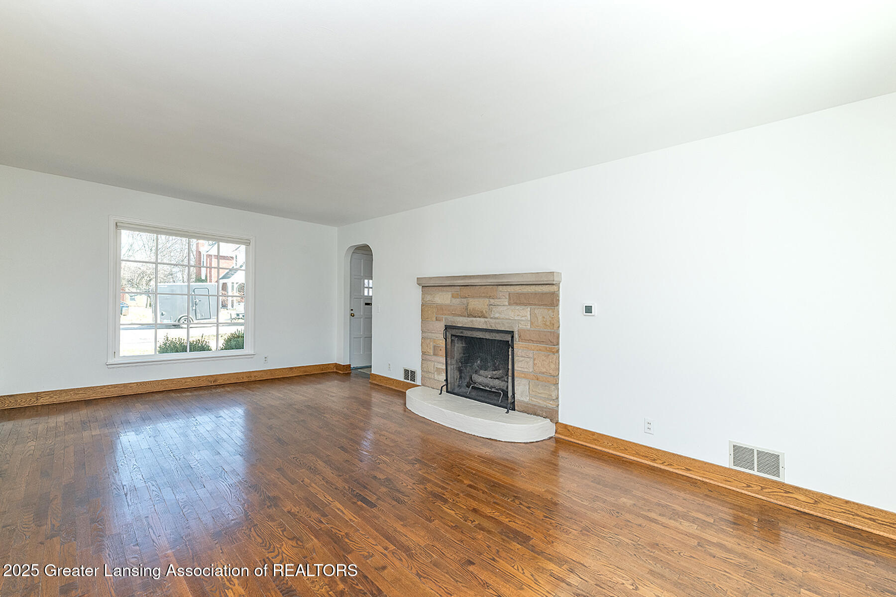 417 Kensington Road East Lansing, MI 48823 - Photo 4 of 31 Living Room