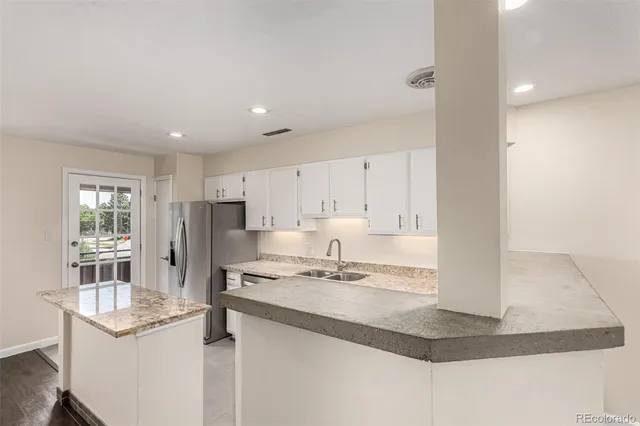 $1,950 | 2301 East Fremont Avenue, Unit W08, Centennial, CO 80122