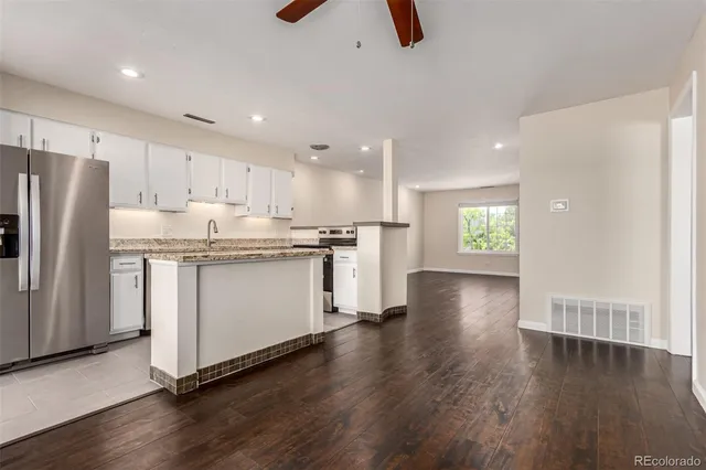 $1,950 | 2301 East Fremont Avenue, Unit W08, Centennial, CO 80122