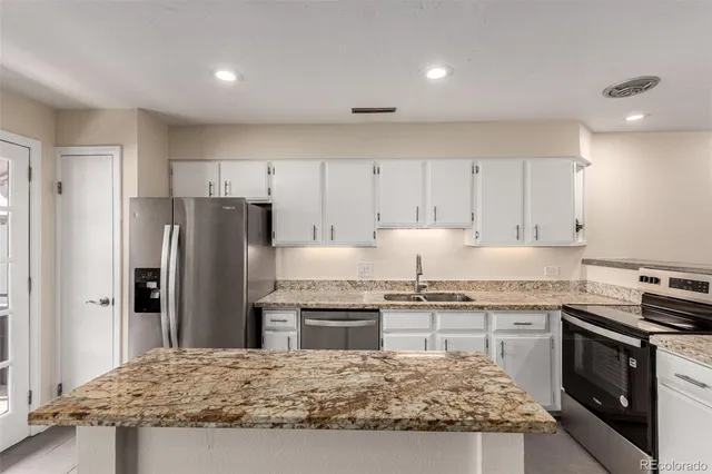 $1,950 | 2301 East Fremont Avenue, Unit W08, Centennial, CO 80122