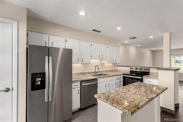 $1,950 | 2301 East Fremont Avenue, Unit W08, Centennial, CO 80122