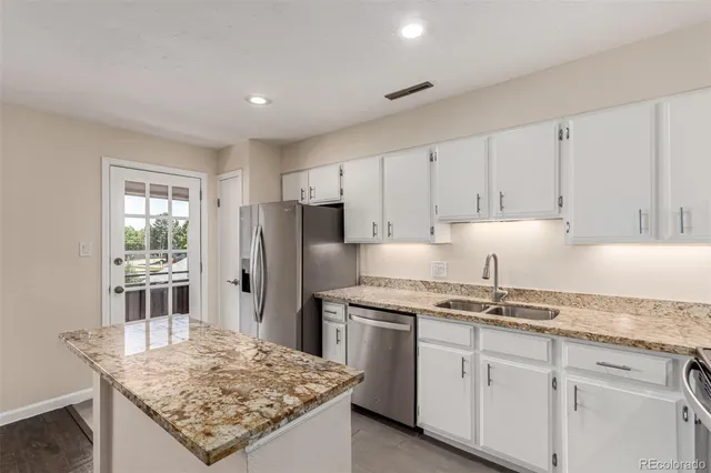 $1,950 | 2301 East Fremont Avenue, Unit W08, Centennial, CO 80122