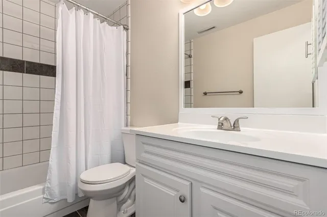 $1,950 | 2301 East Fremont Avenue, Unit W08, Centennial, CO 80122