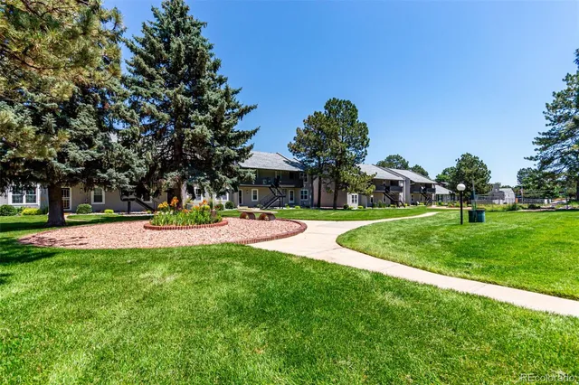 $1,950 | 2301 East Fremont Avenue, Unit W08, Centennial, CO 80122