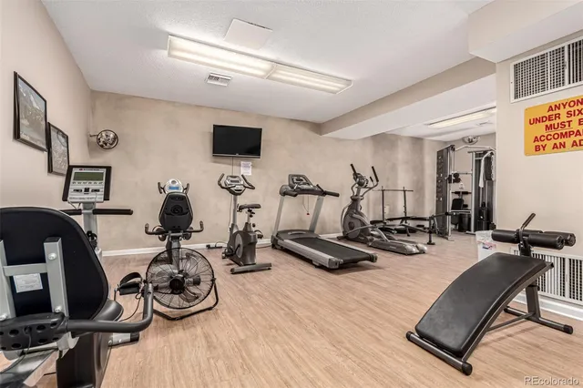 $1,950 | 2301 East Fremont Avenue, Unit W08, Centennial, CO 80122