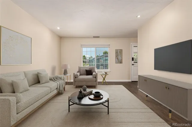 $1,950 | 2301 East Fremont Avenue, Unit W08, Centennial, CO 80122