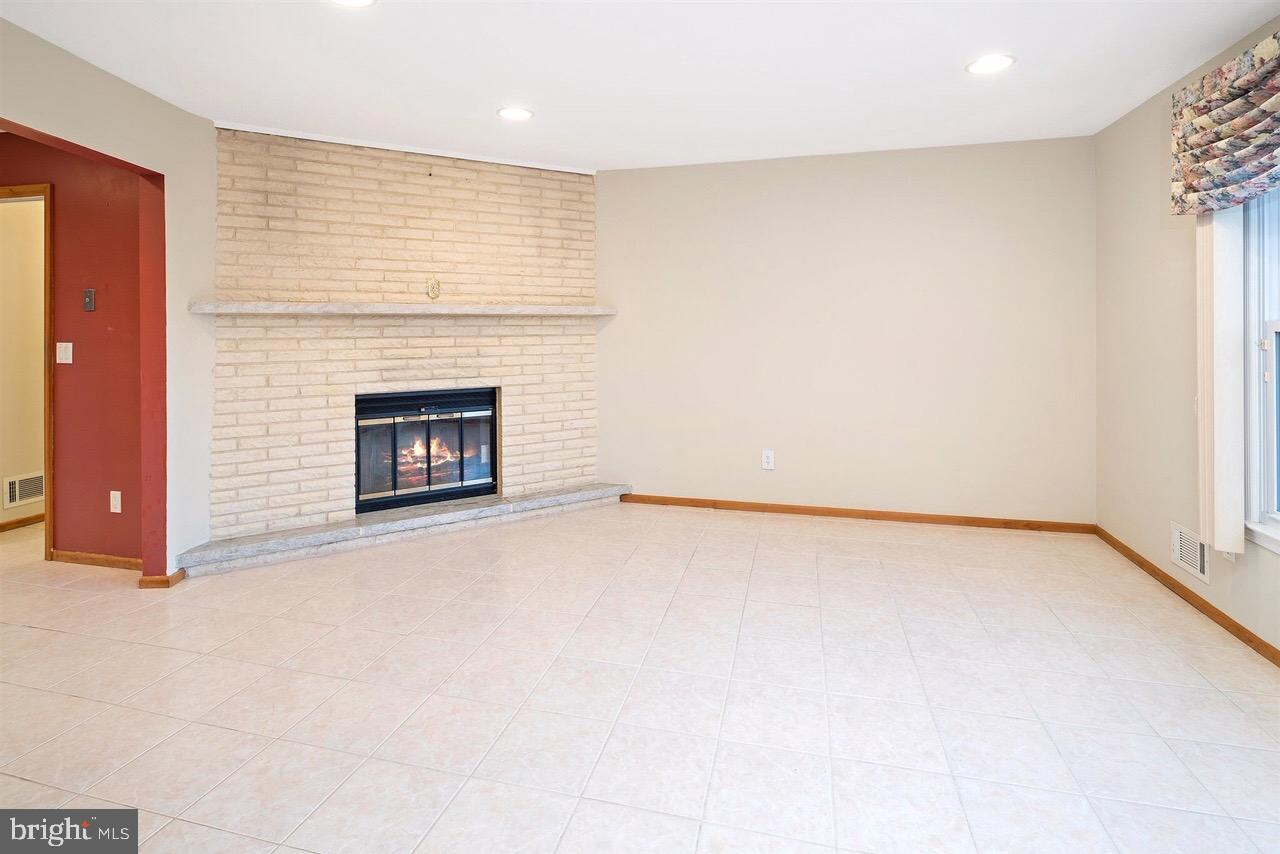 18 Katie Way Hamilton, NJ 08690 - Photo 11 of 29