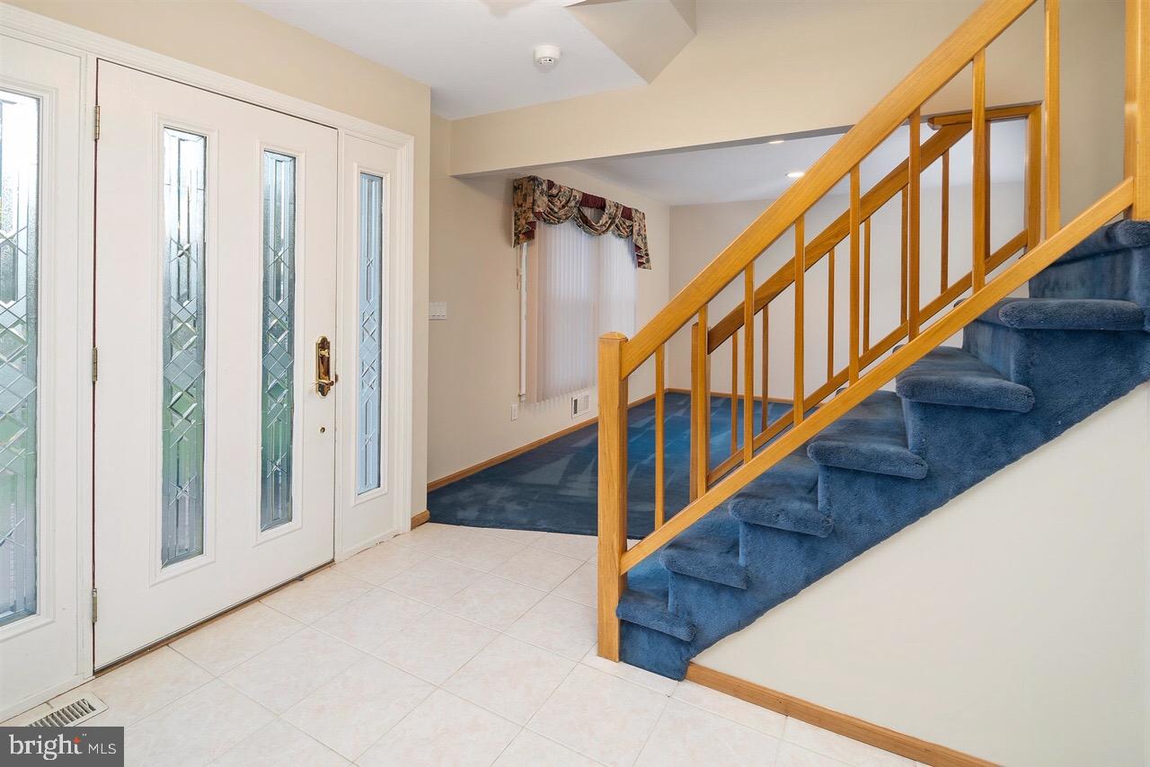 18 Katie Way Hamilton, NJ 08690 - Photo 4 of 29