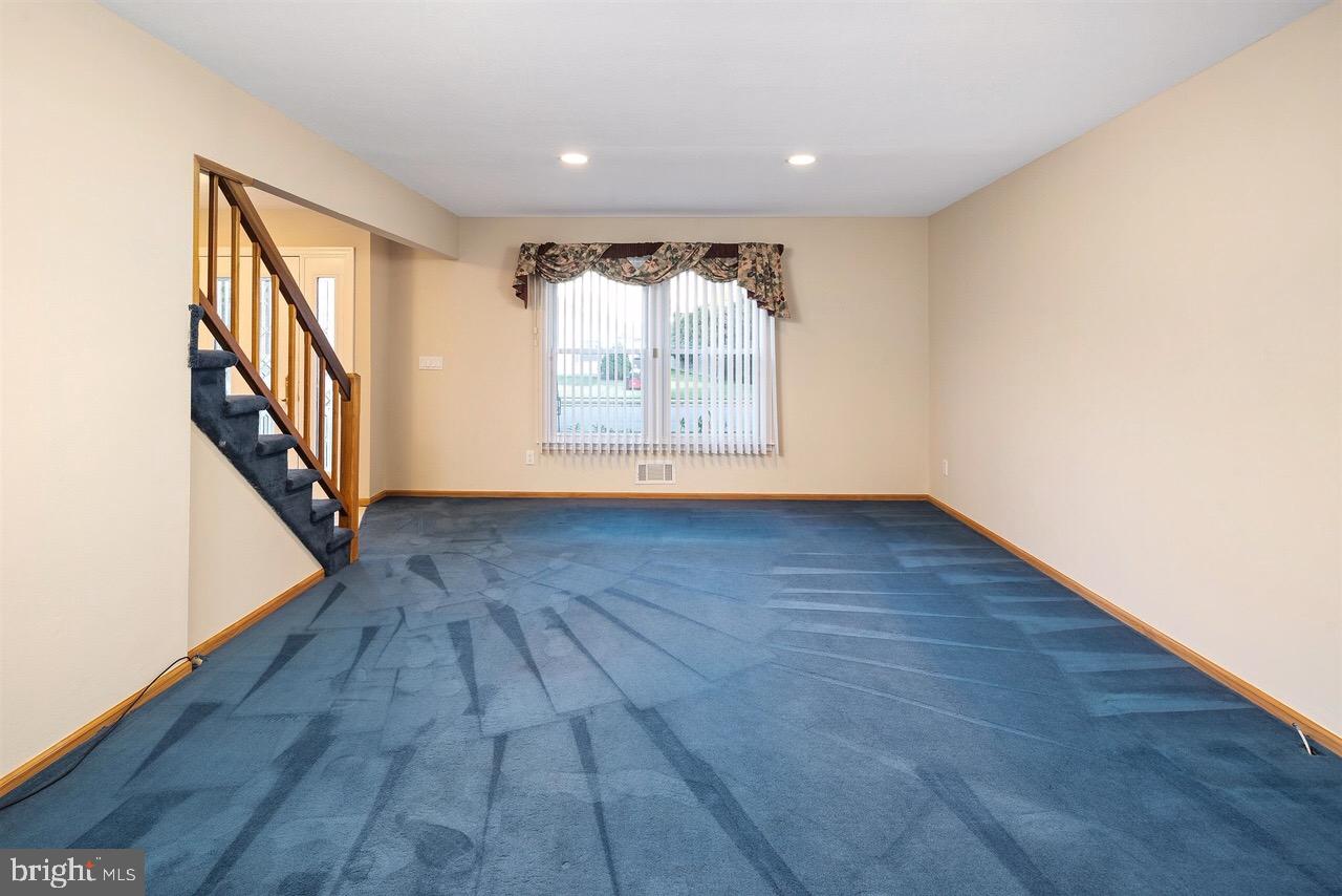 18 Katie Way Hamilton, NJ 08690 - Photo 5 of 29