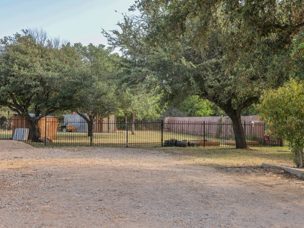 100 Hy Road Buda, TX 78610 - Photo 14 of 31