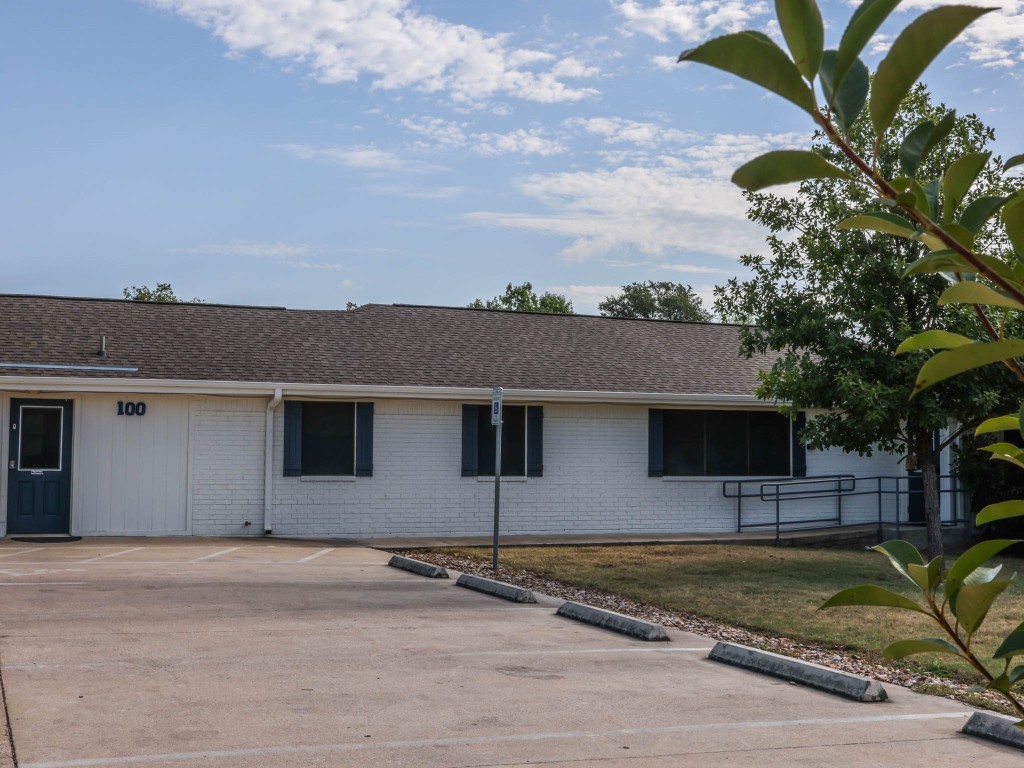 100 Hy Road Buda, TX 78610 - Photo 6 of 31