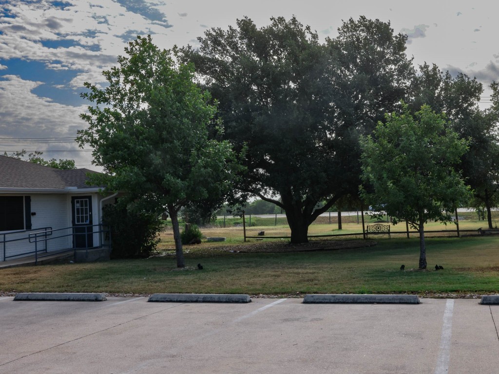 100 Hy Road Buda, TX 78610 - Photo 8 of 31