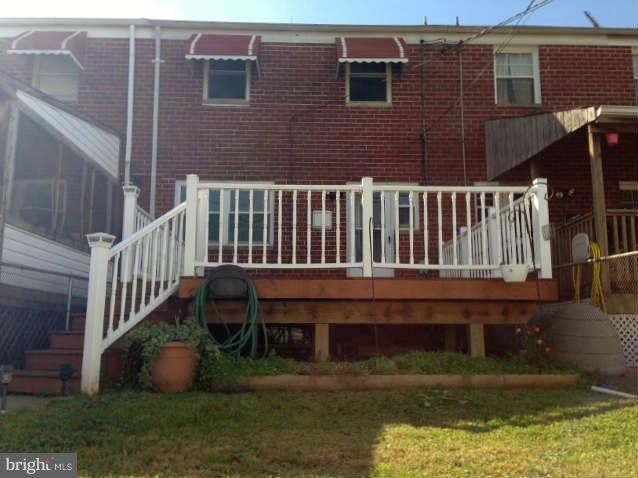 1011 Bayner Road Baltimore, MD 21221 - Photo 22 of 30 a balcony with a bench