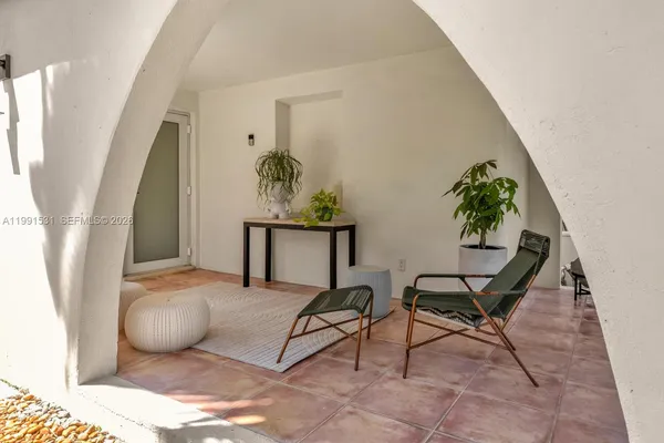 a picture of a room