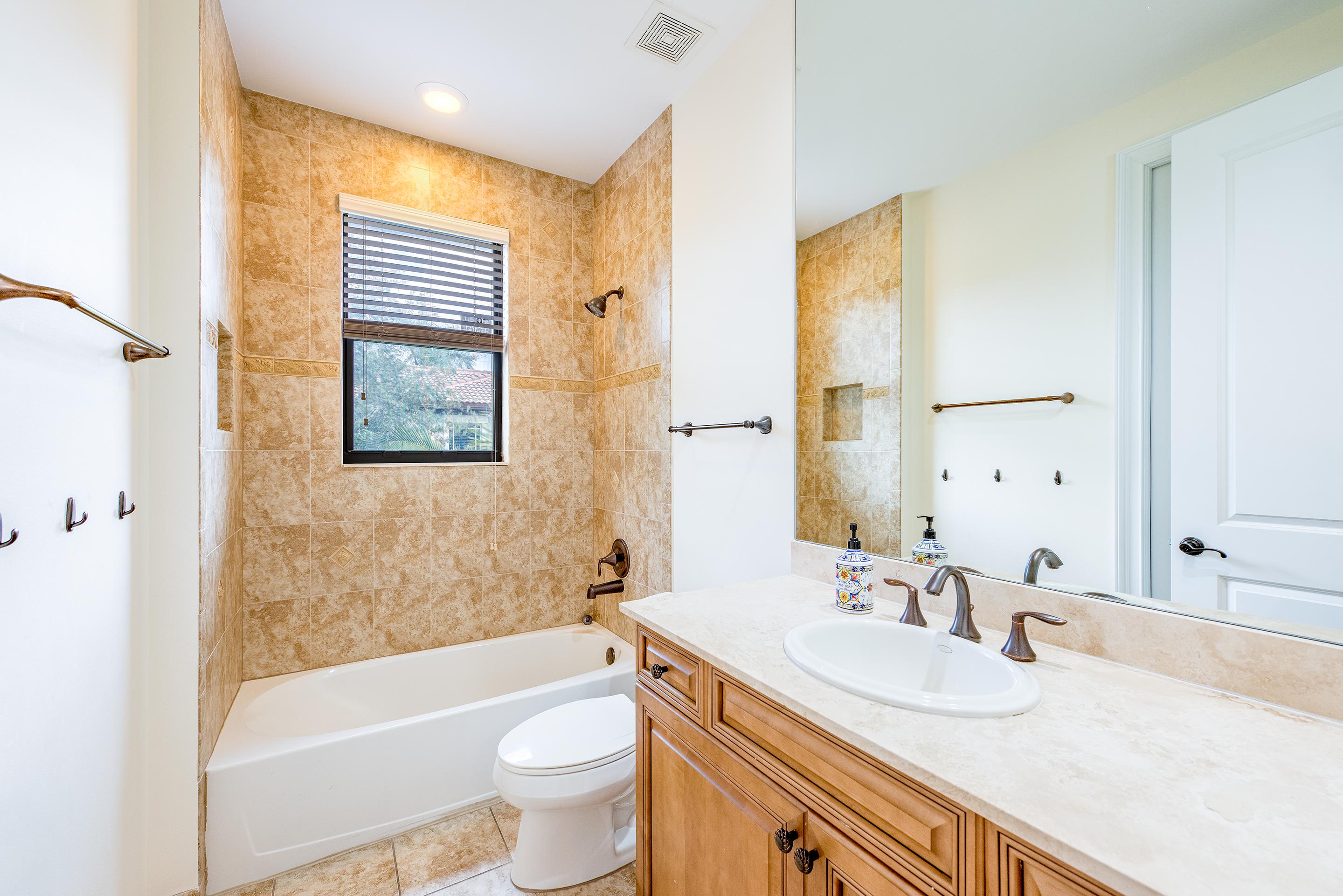 568 Northwest Browning Way Boca Raton, FL 33432 - Photo 28 of 51 2nd Bathroom
