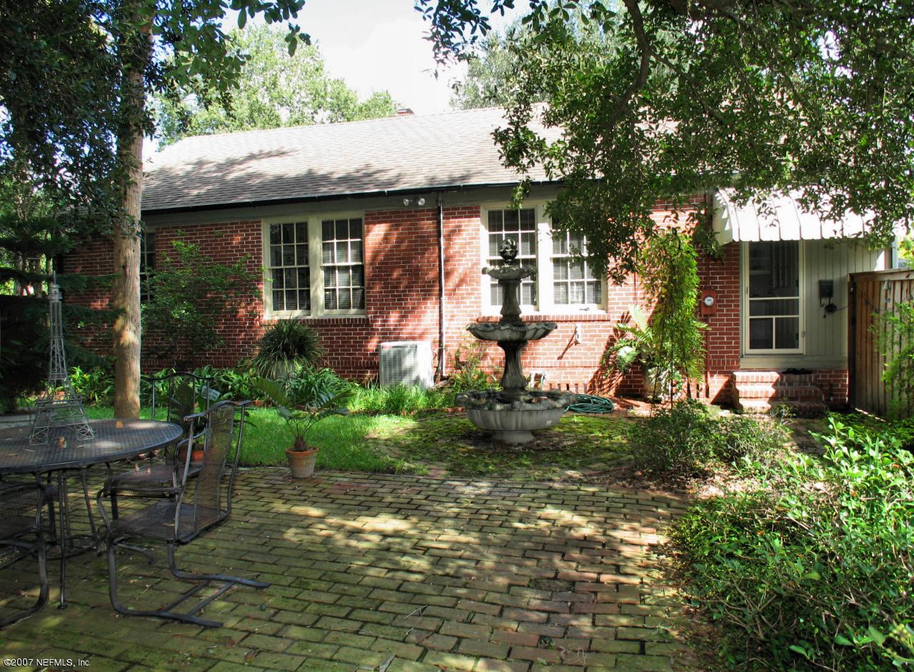 1604 Berwick Road Jacksonville, FL 32207 - Photo 12 of 13 a view of a house with a yard and sitting area
