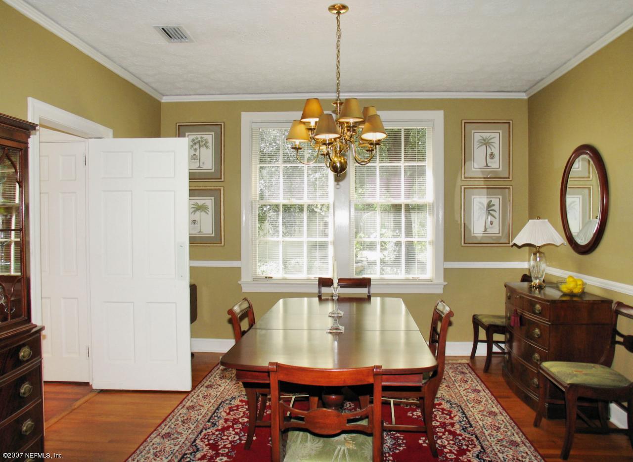 1604 Berwick Road Jacksonville, FL 32207 - Photo 2 of 13 a dining room with furniture and window