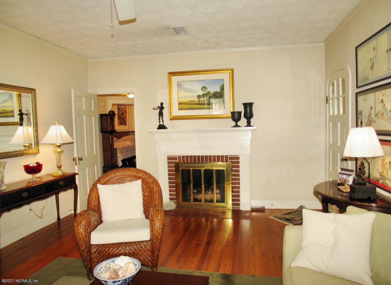 1604 Berwick Road Jacksonville, FL 32207 - Photo 4 of 13 a living room with furniture and a fireplace