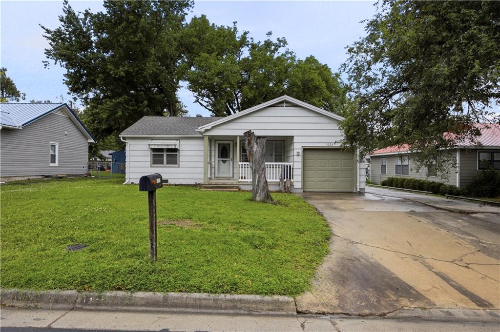 1223 North 4th Neodesha, KS 66757 - Photo 2 of 20