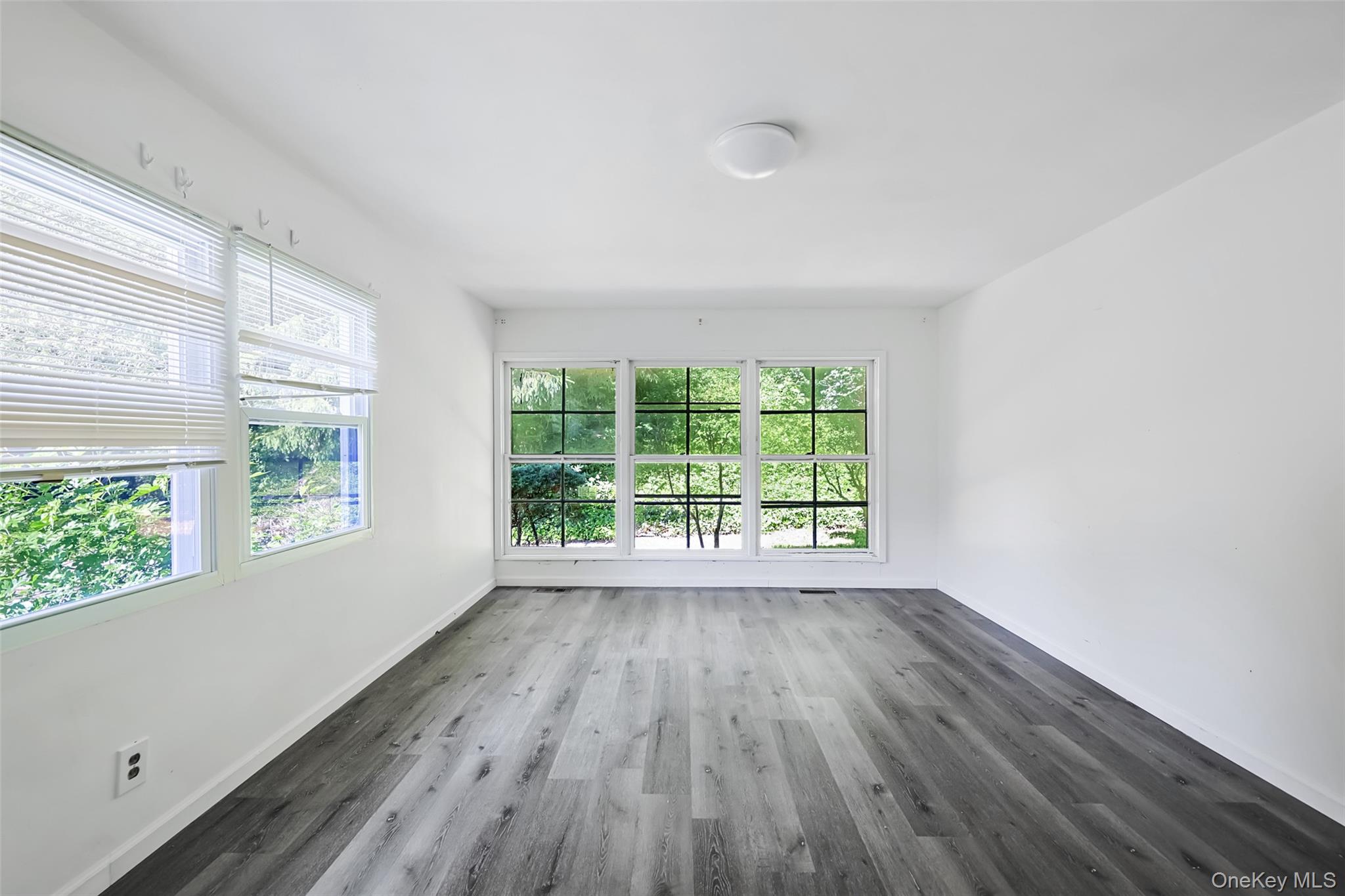 355 East Shore Road Great Neck, NY 11023 - Photo 12 of 17 Gallery Image 12
