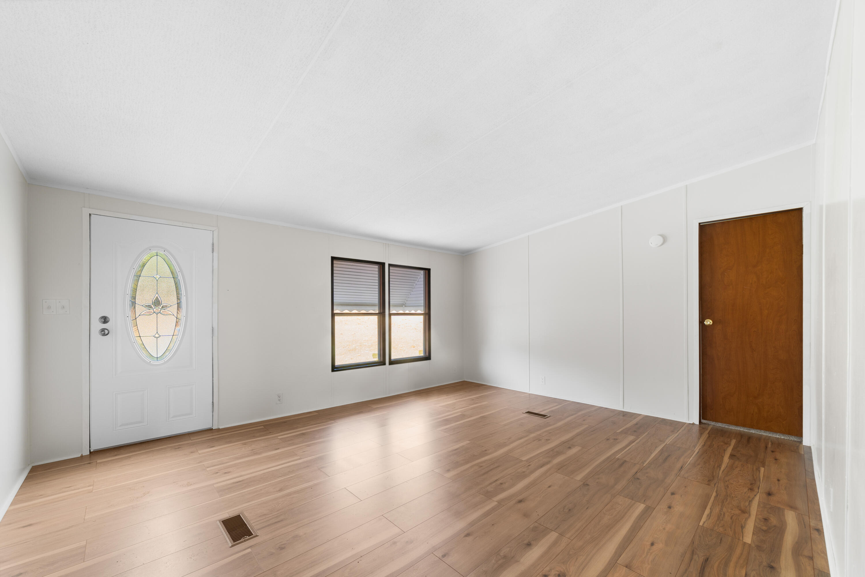 232 Twin Lakes Road Neeses, SC 29107 - Photo 5 of 33 Living Room