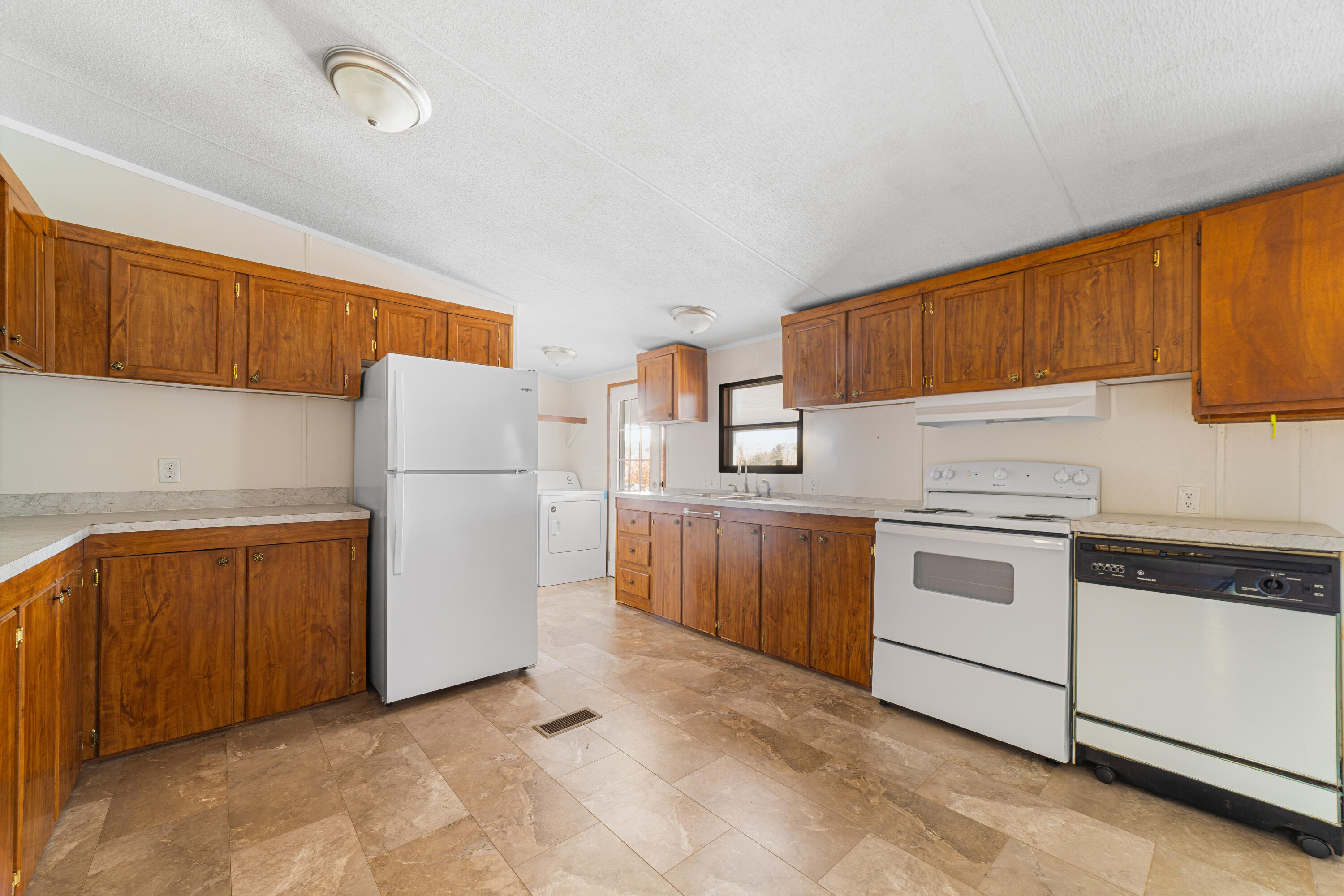 232 Twin Lakes Road Neeses, SC 29107 - Photo 9 of 33 Kitchen